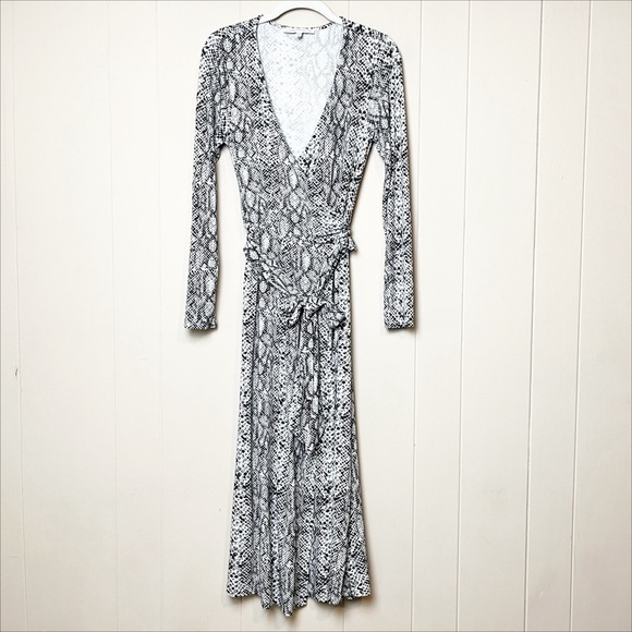 Good‎ American Runaround Wrap Dress 2 Medium midi reptile snake neutral stretch - Picture 3 of 11